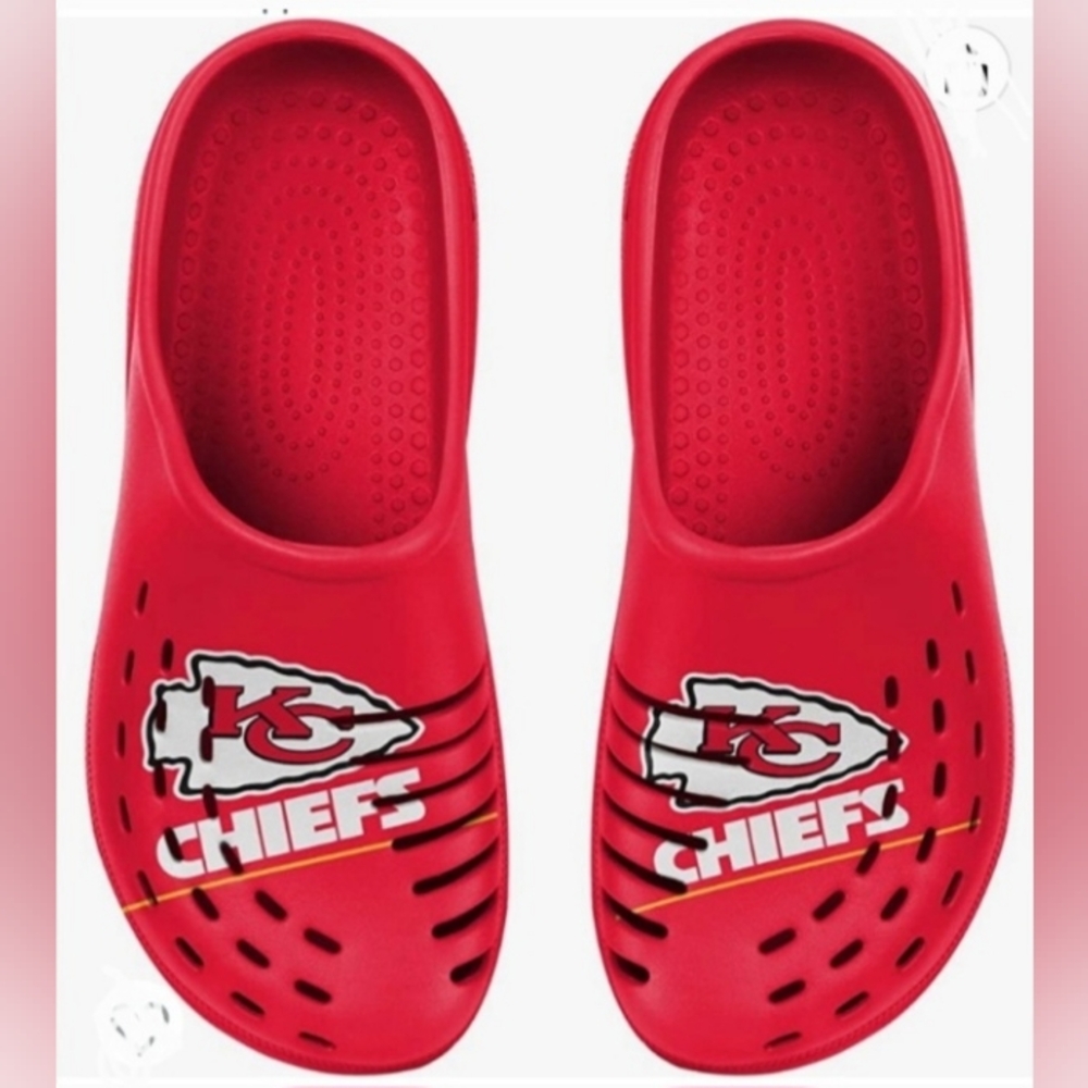 FOCO NFL Boys Youth KC Chiefs Team Logo Sport Clogs.